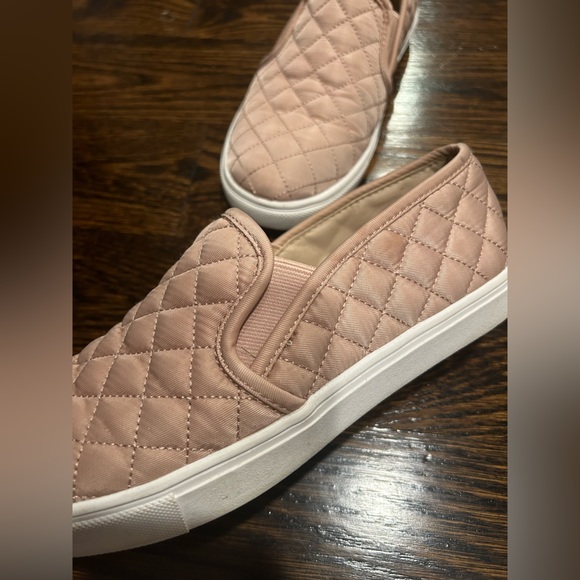 Women’s Steve Madden Ecentrcq Sneaker - Picture 2 of 7